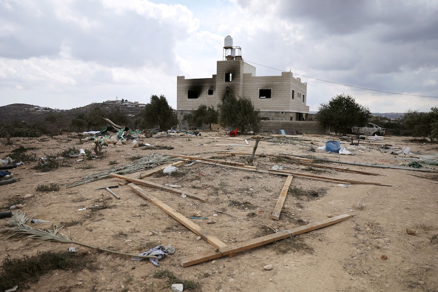 Una veduta generale della tenuta dei palestinesi Mahmod Tubasi, 60 anni, e di sua moglie Aedah, 51 anni, che secondo quanto da loro riferito è stata attaccata dai coloni israeliani, a Jalud, nella Cisgiordania occupata da Israele, il 29 settembre 2026. REUTERS/Ammar Awad (REUTERS)