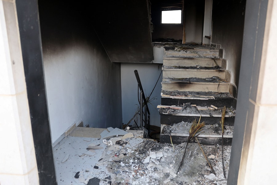 Una vista interna della casa dei palestinesi Mahmod Tubasi, 60 anni, e di sua moglie Aedah, 51 anni, che secondo quanto da loro riferito è stata attaccata dai coloni israeliani, a Jalud, nella Cisgiordania occupata da Israele, il 29 settembre 2026. REUTERS/Ammar Awad (REUTERS)