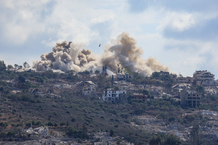 Il fumo si alza in seguito a un'esplosione a Mansouri, come si vede da Henniye, in Libano, il 29 settembre 2026. REUTERS/Mohamed Azakir (REUTERS)