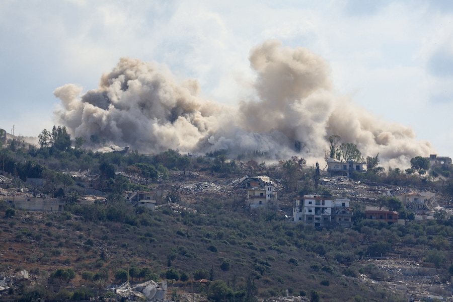 Il fumo che si alza in seguito a un'esplosione a Mansouri, visto da Henniye, in Libano, il 29 settembre 2026. REUTERS/Mohamed Azakir (REUTERS)