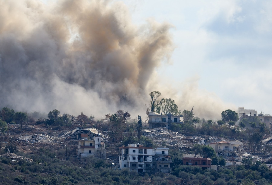 Il fumo che si alza in seguito a un'esplosione a Mansouri, visto da Henniye, in Libano, il 29 settembre 2026. REUTERS/Mohamed Azakir (REUTERS)