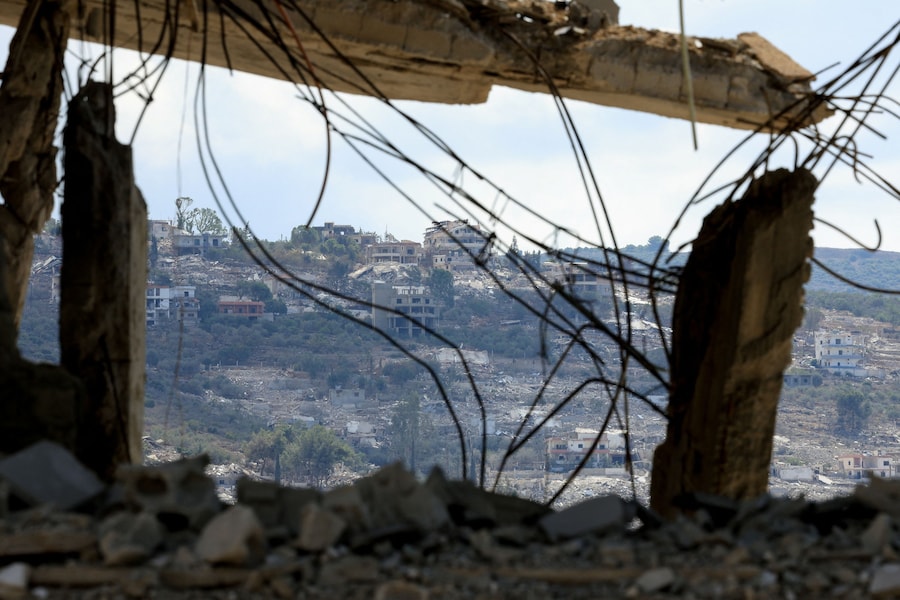 Edifici in rovina a Mansouri, visti da Henniye, Libano, 29 settembre 2026. REUTERS/Mohamed Azakir (REUTERS)