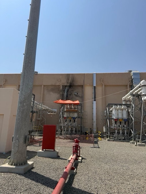I danni alla stazione di distribuzione elettrica di Taiba, che secondo le autorità saudite sarebbero stati causati da un attacco con droni da parte degli Houthi, in questa foto fornita scattata il 29 settembre 2026 a Medina, in Arabia Saudita, e diffusa il 1° ottobre 2026. Agenzia di stampa saudita/Foto fornita tramite REUTERS (via REUTERS)