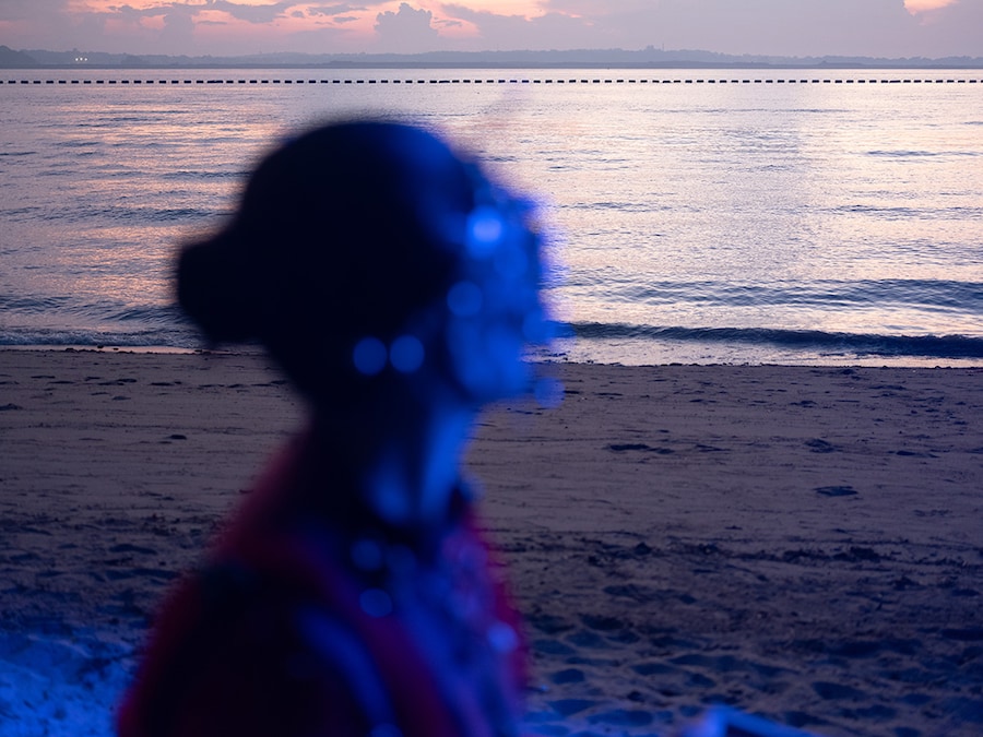 Charmaine Poh, The Moon is Wet, 2025 Video installazione digitale a tre canali / Three-channel digital video installation; 24’29’’ © Charmaine Poh
