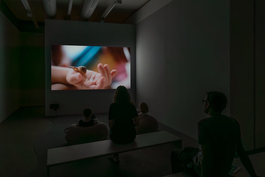 Charmaine Poh, Make a travel deep of your inside, and don’t forget me to take, Deutsche Bank “Artist of the Year” 2025 Installation view PalaisPopulaire 2025 Foto/Photo: Mathias Schormann © Charmaine Poh