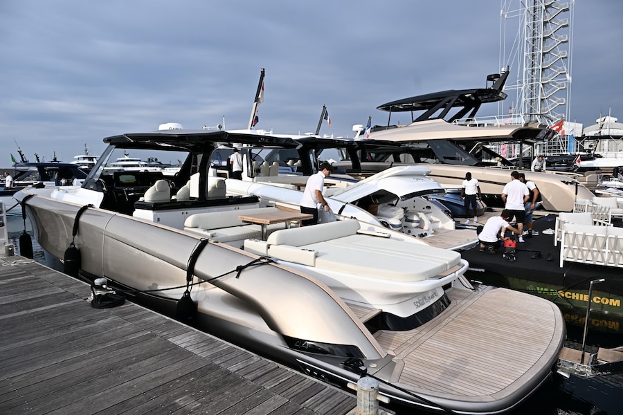 Alcune vedute delle barche e yacht nella giornata di apertura della 66ma edizione del Salone Nautico Internazionale dal 1 al 6 ottobre, Genova, 01 ottobre 2026. ANSA/LUCA ZENNARO +NPK+ (ANSA)