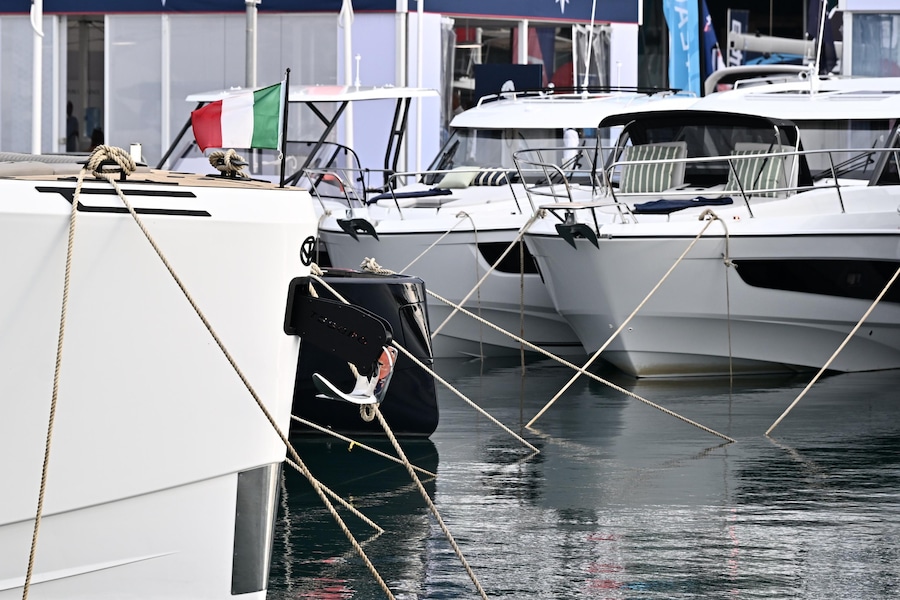 Alcune vedute delle barche e yacht nella giornata di apertura della 66ma edizione del Salone Nautico Internazionale dal 1 al 6 ottobre, Genova, 01 ottobre 2026. ANSA/LUCA ZENNARO +NPK+ (ANSA)