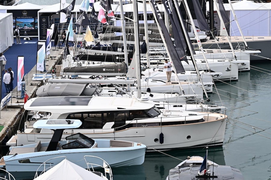 Alcune vedute delle barche e yacht nella giornata di apertura della 66ma edizione del Salone Nautico Internazionale dal 1 al 6 ottobre, Genova, 01 ottobre 2026. ANSA/LUCA ZENNARO +NPK+ (ANSA)