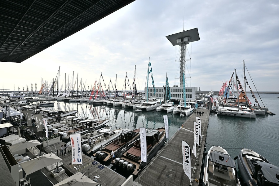 Alcune vedute delle barche e yacht nella giornata di apertura della 66ma edizione del Salone Nautico Internazionale dal 1 al 6 ottobre, Genova, 01 ottobre 2026. ANSA/LUCA ZENNARO +NPK+ (ANSA)