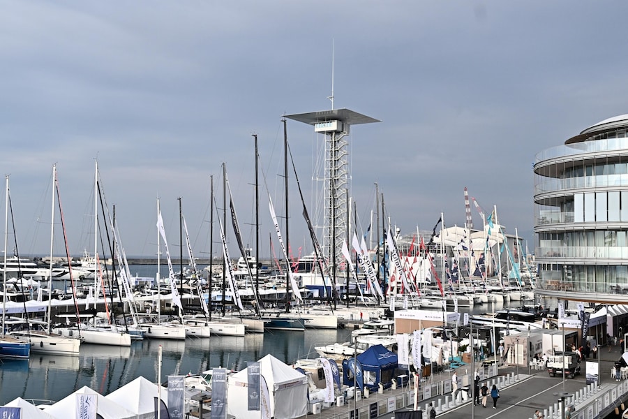 Alcune vedute delle barche e yacht nella giornata di apertura della 66ma edizione del Salone Nautico Internazionale dal 1 al 6 ottobre, Genova, 01 ottobre 2026. ANSA/LUCA ZENNARO +NPK+ (ANSA)