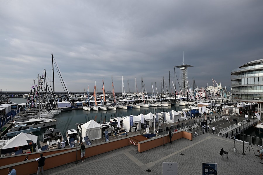 Alcune vedute delle barche e yacht nella giornata di apertura della 66ma edizione del Salone Nautico Internazionale dal 1 al 6 ottobre, Genova, 01 ottobre 2026. ANSA/LUCA ZENNARO +NPK+ (ANSA)