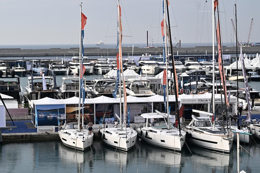 Alcune vedute delle barche e yacht nella giornata di apertura della 66ma edizione del Salone Nautico Internazionale dal 1 al 6 ottobre, Genova, 01 ottobre 2026. ANSA/LUCA ZENNARO +NPK+ (ANSA)