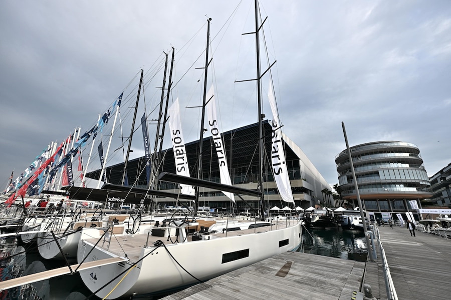 Alcune vedute delle barche e yacht nella giornata di apertura della 66ma edizione del Salone Nautico Internazionale dal 1 al 6 ottobre, Genova, 01 ottobre 2026. ANSA/LUCA ZENNARO +NPK+ (ANSA)