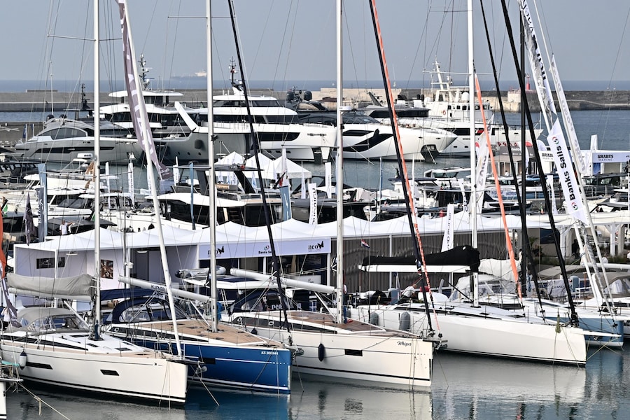 Alcune vedute delle barche e yacht nella giornata di apertura della 66ma edizione del Salone Nautico Internazionale dal 1 al 6 ottobre, Genova, 01 ottobre 2026. ANSA/LUCA ZENNARO +NPK+ (ANSA)