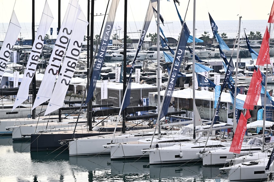 Alcune vedute delle barche e yacht nella giornata di apertura della 66ma edizione del Salone Nautico Internazionale dal 1 al 6 ottobre, Genova, 01 ottobre 2026. ANSA/LUCA ZENNARO +NPK+ (ANSA)