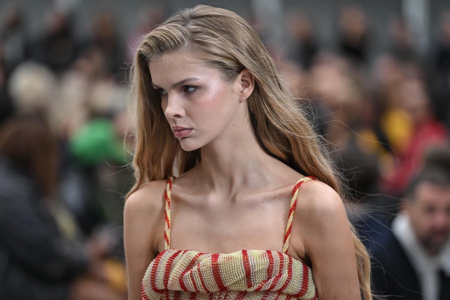 epa13277132 A model presents a creation from the Spring/Summer 2027 collection by Loewe fashion house during Paris Fashion Week in Paris, France, 02 October 2026. The Spring/Summer 2027 edition of Paris Fashion Week runs from 28 September to 06 October 2026. EPA/FIRAS AL TOUKHI (EPA)