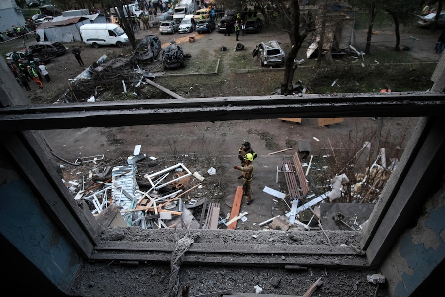 Un quartiere residenziale colpito da un attacco russo a Kharkiv, in Ucraina, il 5 ottobre 2026. (EPA)