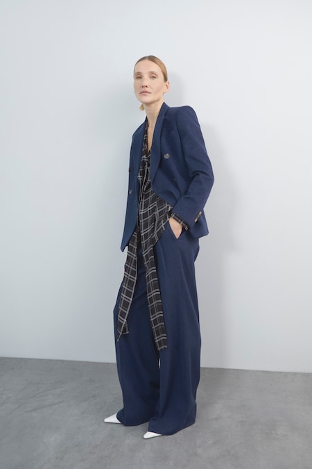 QL2. Doppiopetto e pantaloni in flanella, camicia con collo a foulard in seta stampata check bicolore