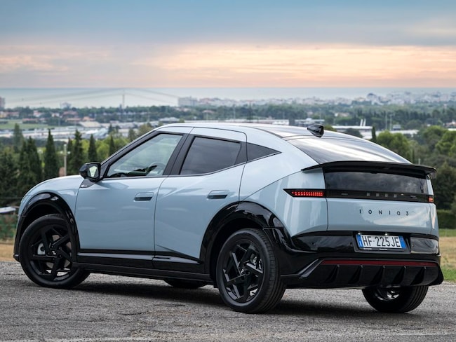 Hyundai Ioniq 3, le foto del nuovo suv compatto a batteria