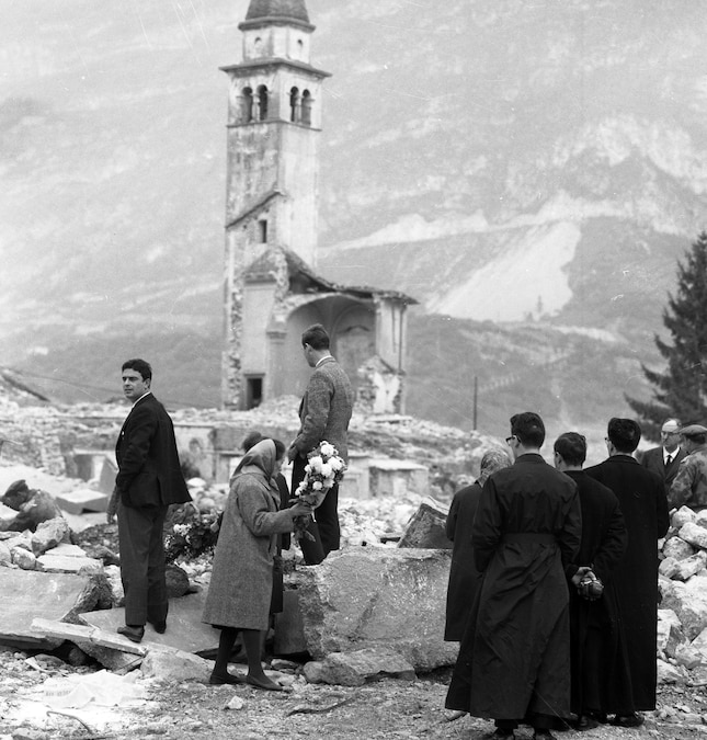 Un'immagine di Longarone, uno dei paesi distrutti nella tragedia del Vajont. Il 9 ottobre 1963 alle 22.39, un'enorme frana di roccia di circa due chilometri quadrati di superficie e 260 milioni di metri cubi di volume, si stacca dalle pendici del Monte Toc, dietro la diga del Vajont, tra il Friuli e il Veneto: 1910 i morti, sette i paesi cancellati dalla tragedia. (ANSA/OLDPIX)