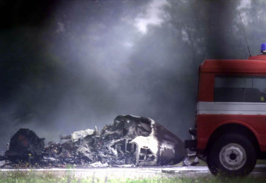 I resti del Cessna dopo l'incidente. ((Ansa))