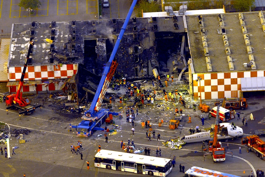 Una panoramica dall' elicottero del luogo dove e' avvenuto l' incidente . ((Ansa))