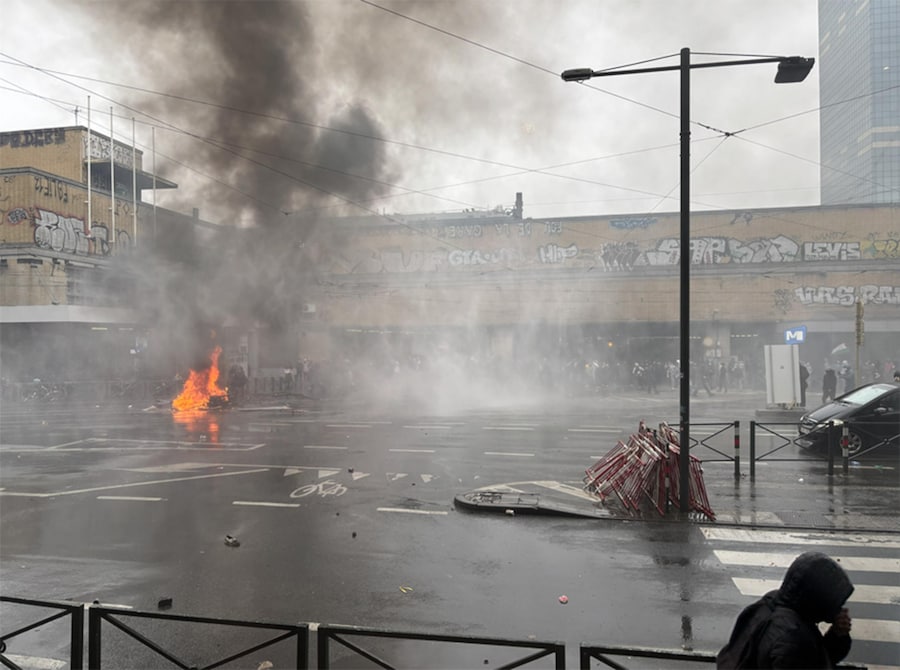 Alcuni momenti della protesta sindacale contro le misure di bilancio del governo federale, nei pressi della stazione ferroviaria di Bruxelles-Midi, il 9 ottobre 2026. (ANSA/LUCA FERRERO)
