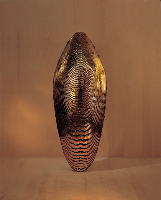 Arnaldo Pomodoro,Scudo, IX, 1987-1988Bronzo / bronze, 252 × 95 × 29 cmCollezione Fondazione Arnaldo Pomodoro,MilanoPhoto Alberto Piovano. CourtesyFondazione Arnaldo Pomodoro, Milano