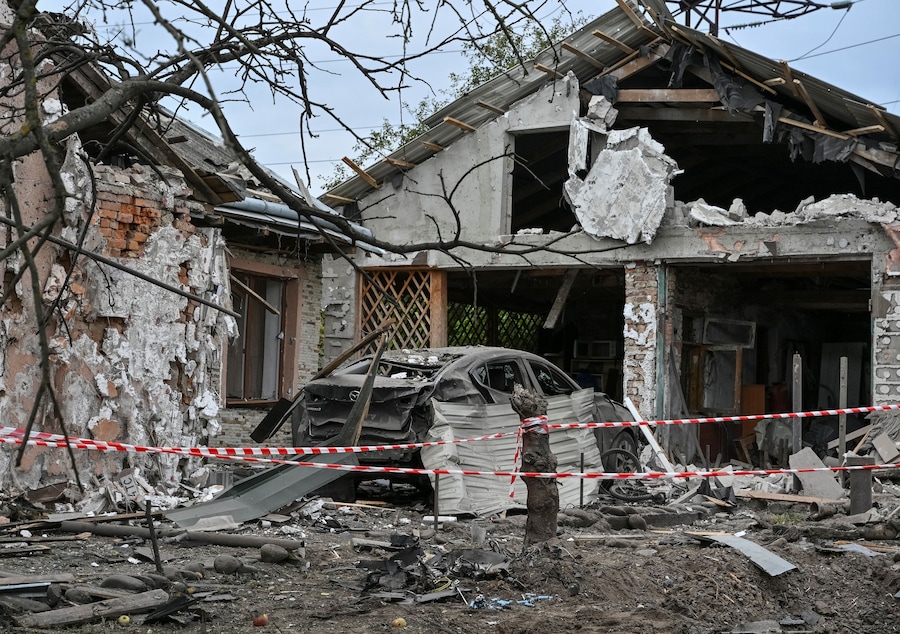 Il luogo in cui alcune abitazioni private sono state colpite da un attacco con droni russi alla periferia di Leopoli, Ucraina (REUTERS)