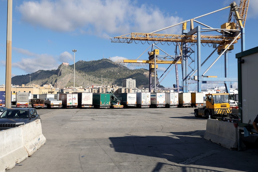 Caro carburanti, protesta degli autotrasportatori al porto di Palermo, 16 Ottobre 2026 (Photo by Alberto Lo Bianco/LaPresse)
