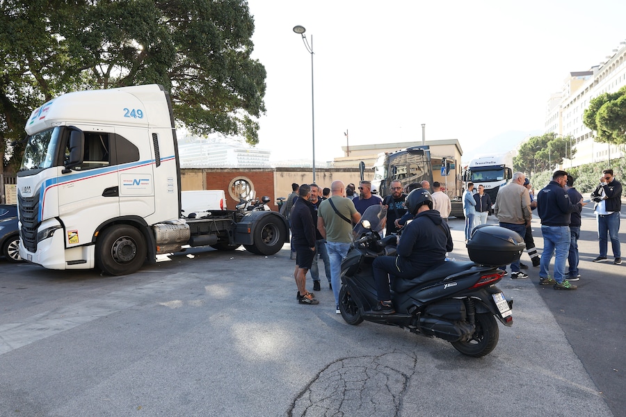 Caro carburanti, protesta degli autotrasportatori al porto di Palermo, 16 Ottobre 2026 (Photo by Alberto Lo Bianco/LaPresse)