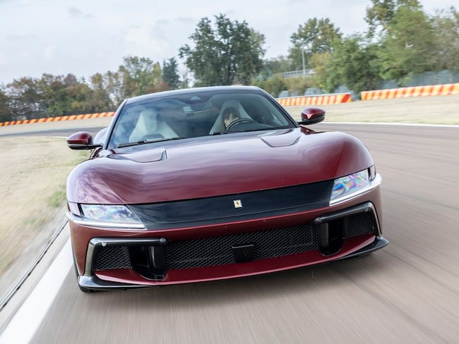  Ferrari 12 Cilindri Manuale, le immagini della nuova nata di Maranello
