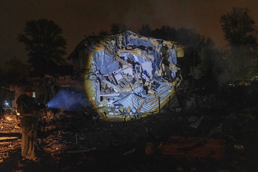 AP Photo/Evgeniy Maloletka) (APN)