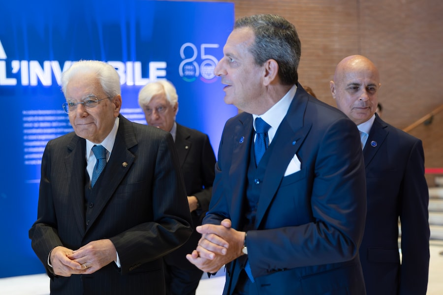 Il presidente della Repubblica, Sergio Mattarella, con Alessandro Zehentner, presidente di Snam, e Agostino Scornajenchi, ad del gruppo, in occasione della cerimonia dell'85° anniversario di costituzione di Snam (foto di Francesco Ammendola - Ufficio per la Stampa e la Comunicazione della Presidenza della Repubblica)