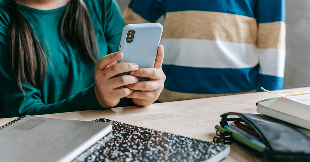 Stop agli smartphone a scuola