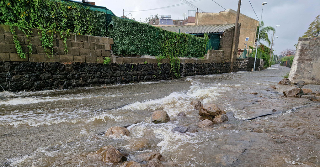 Maltempo in Sicilia, torrenti nelle strade