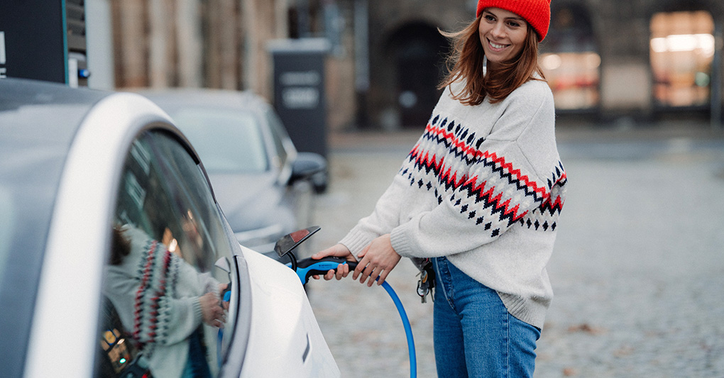 Auto, l'Ue valuta ok alle ibride plug in anche dopo il 2035