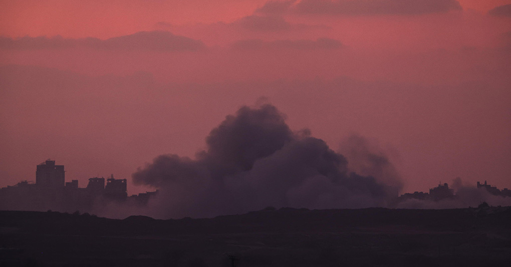 ​​Gaza brucia, palestinesi in fuga