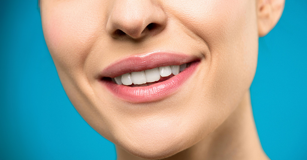 Denti e benessere: occhio ai cibi acidi e al reflusso