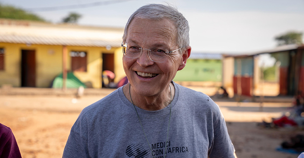 Con l'Africa: Don Dante Carraro Con l'Africa: Don Dante Carraro