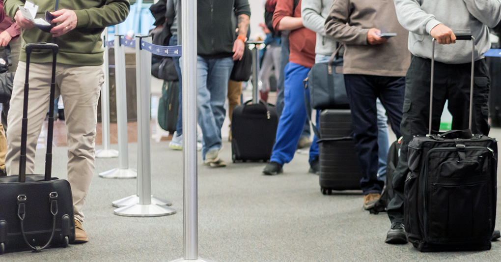 Volare sotto Natale costa sempre più caro