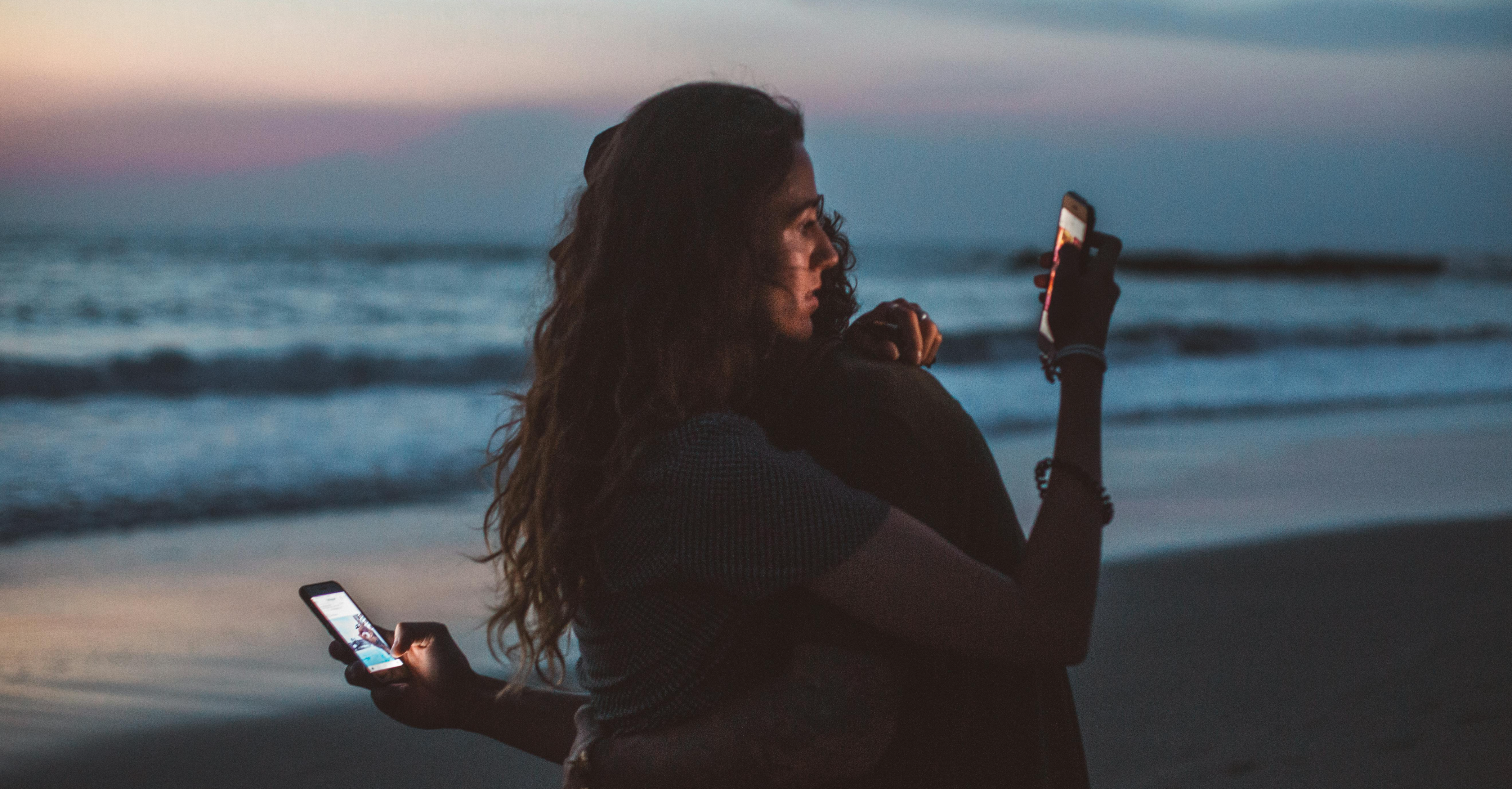 Dipendenza da social, al via il processo contro i big