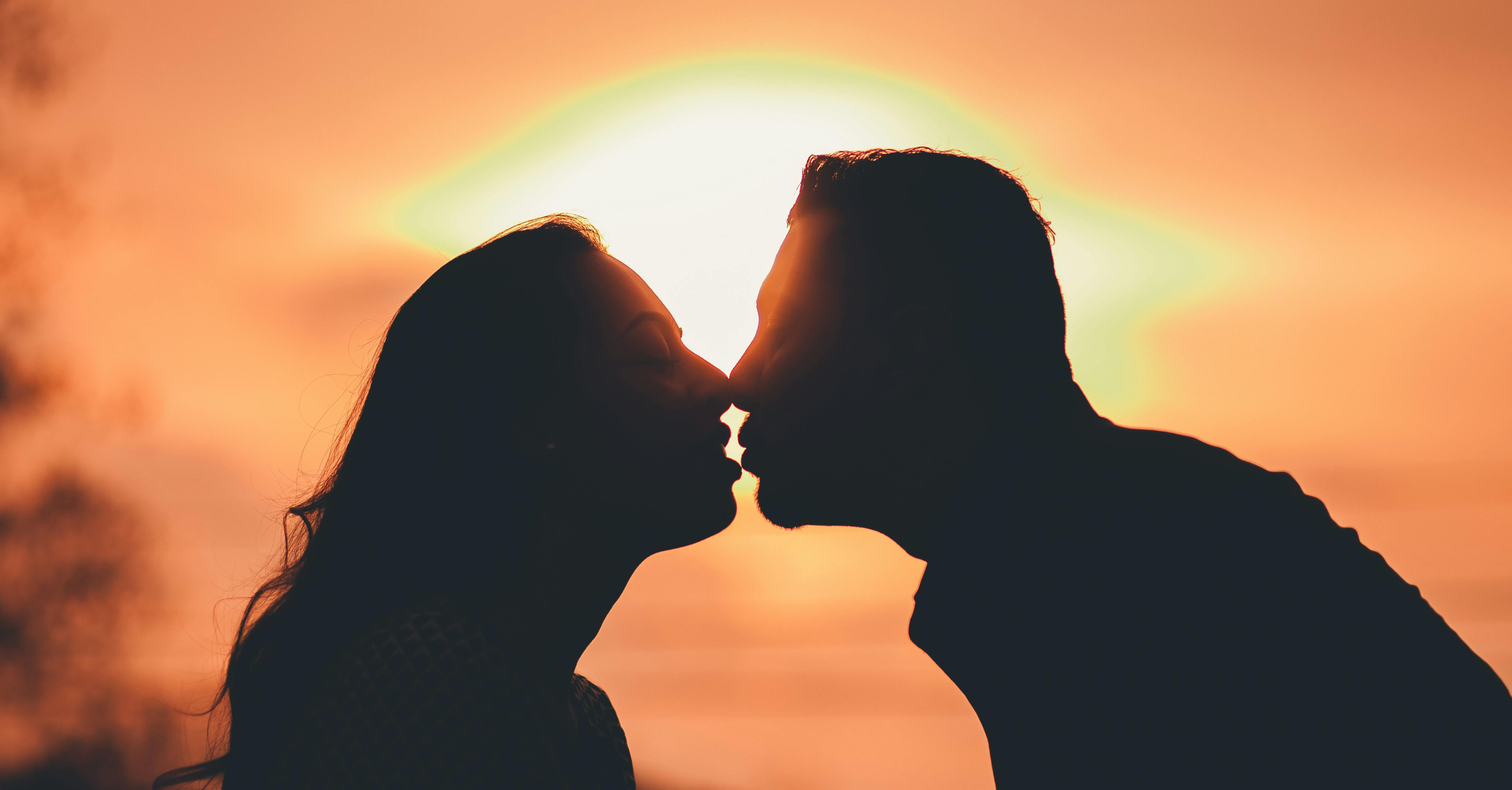 Il bacio: tra scienza, emozione e... alito perfetto