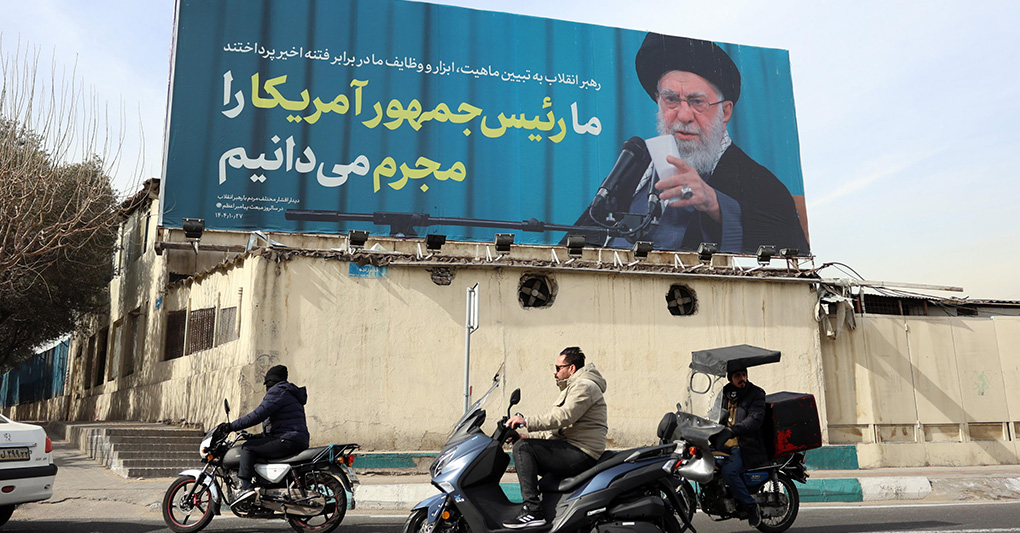 Minacce, bombe e diplomazia