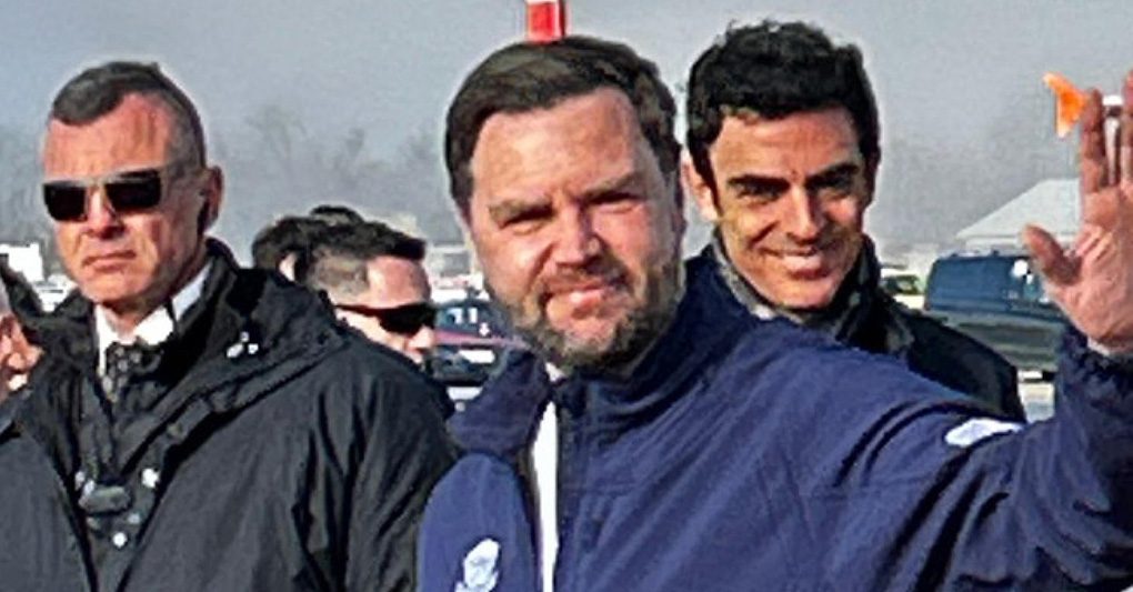 JD Vance, sotto accusa in Usa, onorato da noi