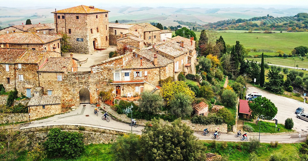 Toscana: in bici sull'antico tracciato minerario di Murlo e il percorso del Tuscany Trail episode artwork
