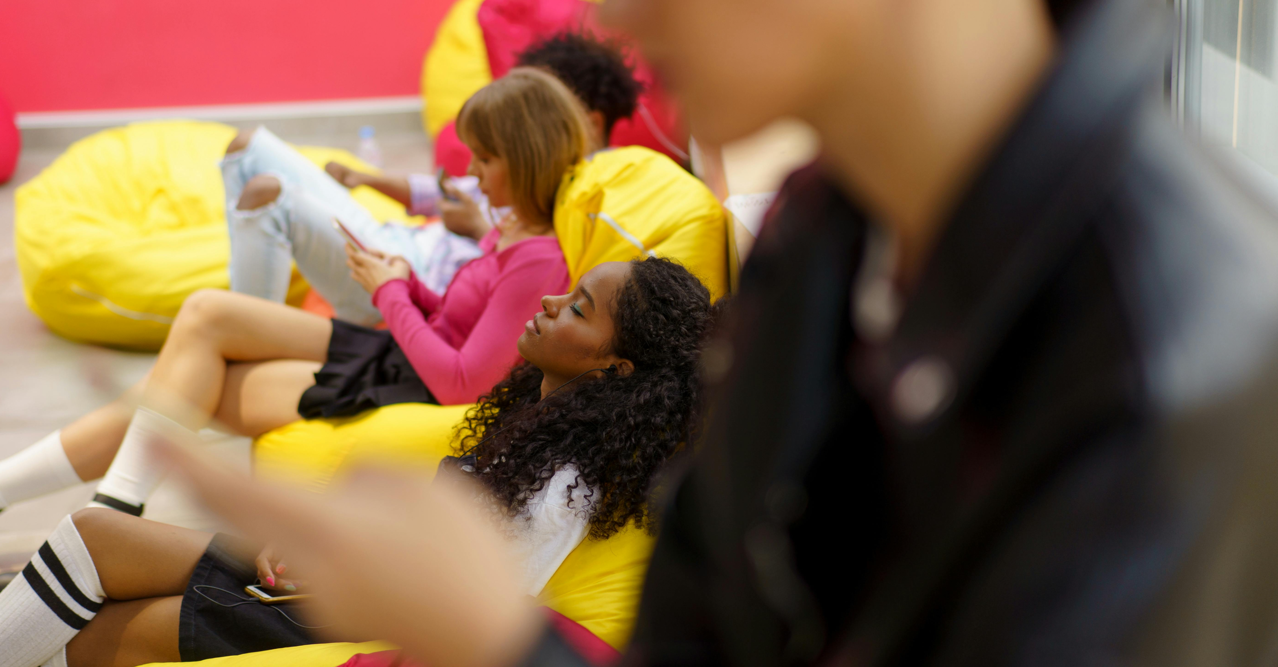 Dentro la mente degli adolescenti: trasformazioni e sfide