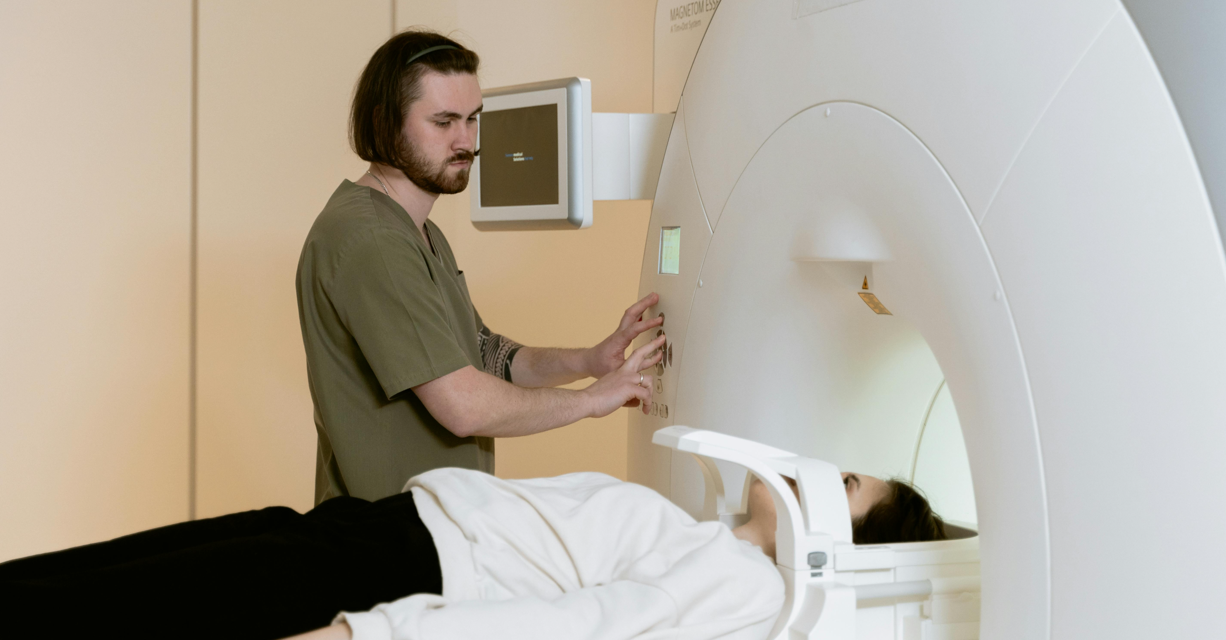 Risonanza magnetica del cervello: cosa racconta davvero