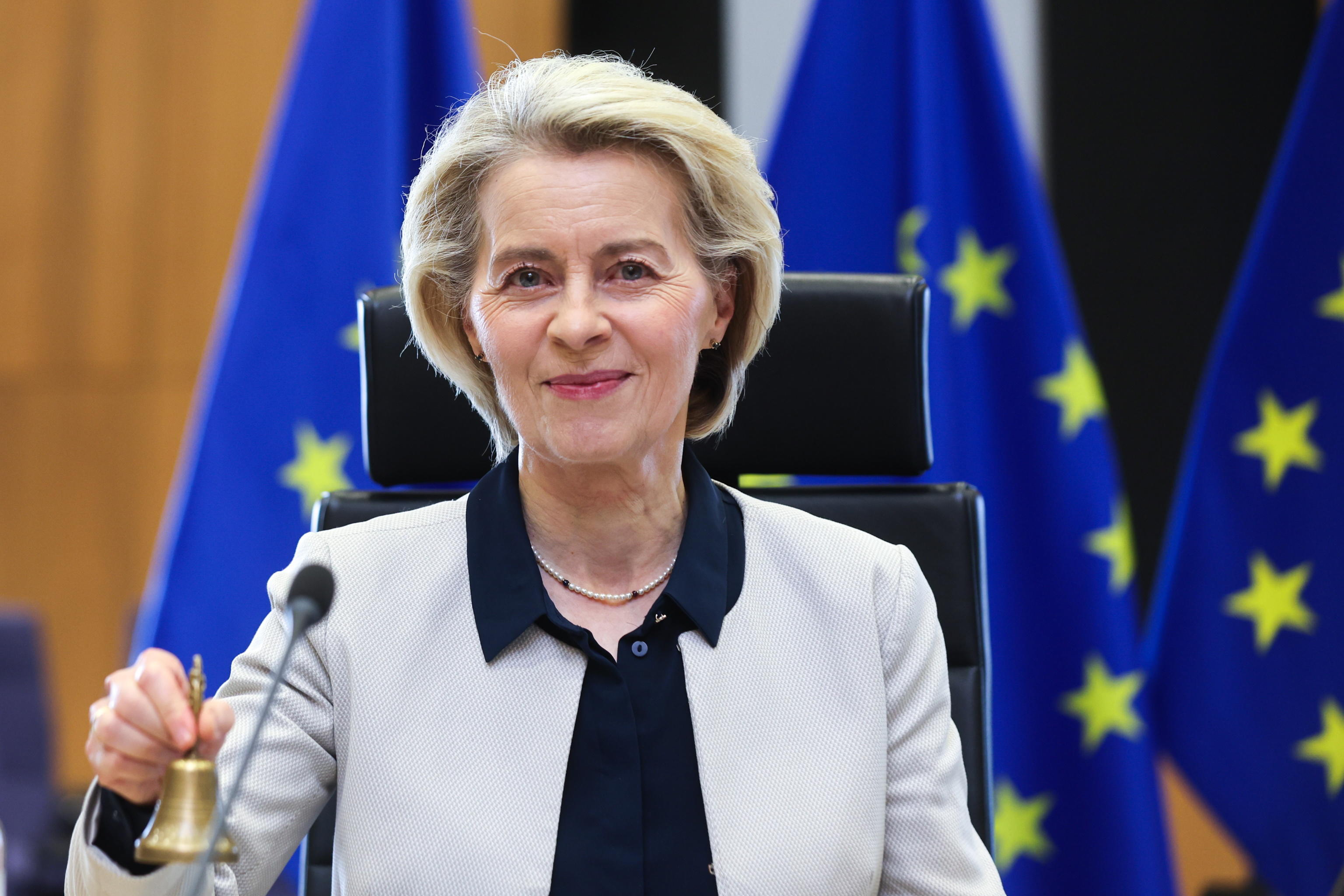 Nato senza ombrello, Baltici ago della bilancia