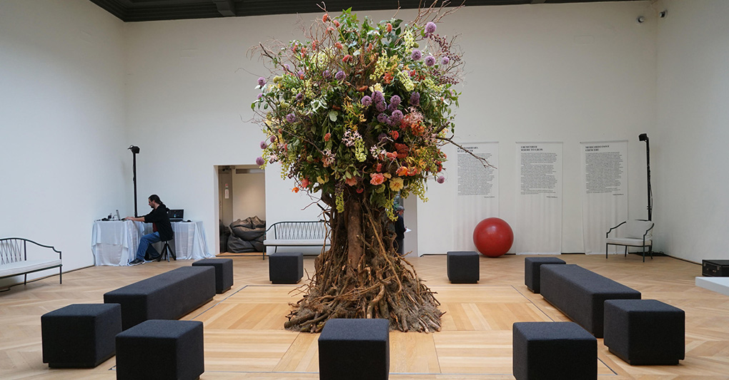 La Biennale al via tra polemiche e stratagemmi
